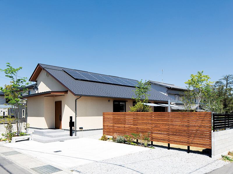 夏は涼しく冬は暖か大きな屋根が個性的な平屋ベースの暮らし 香川県のハウスメーカー 工務店 リフォームの情報サイト Iepro イエプロ