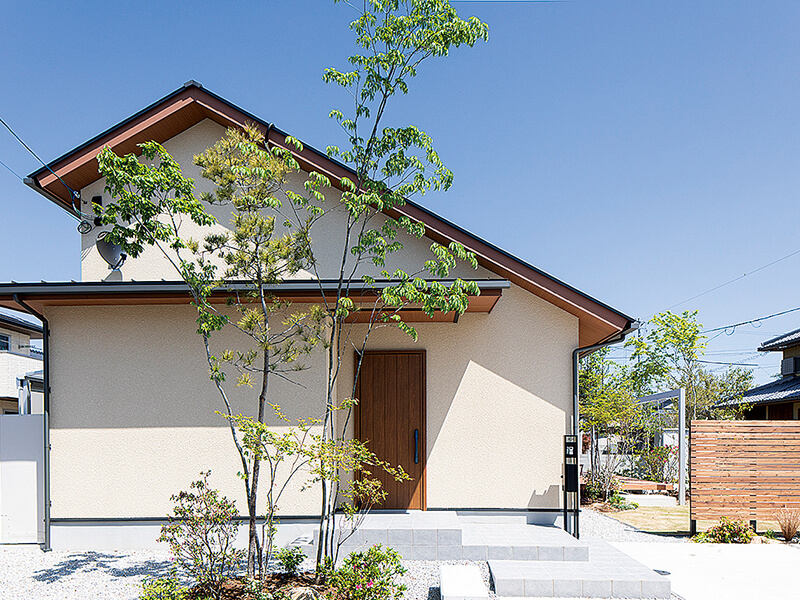 夏は涼しく冬は暖か大きな屋根が個性的な平屋ベースの暮らし 香川県のハウスメーカー 工務店 リフォームの情報サイト Iepro イエプロ