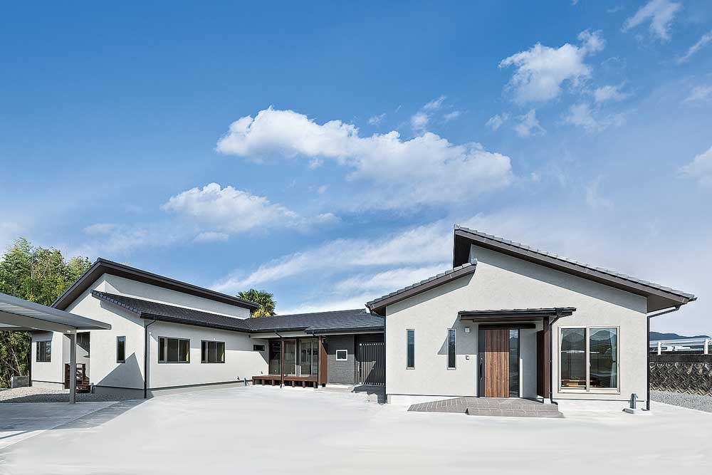 コの字型設計が二世帯をつなぐ暮らしやすさを叶えた平屋の家 香川県のハウスメーカー 工務店 リフォームの情報サイト Iepro イエプロ